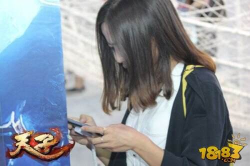 御驾豪华龙椅《天子》手游全新版本现场尝鲜 