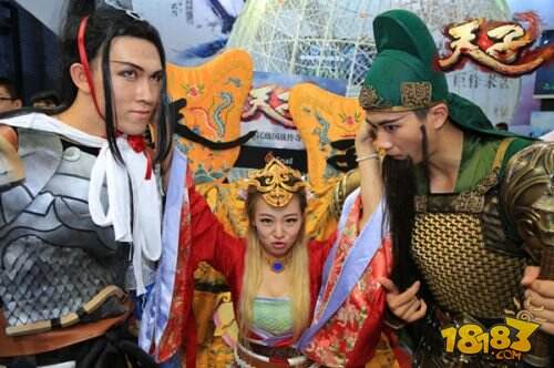 放开“大湿胸”让我来 人气coser钟情天子