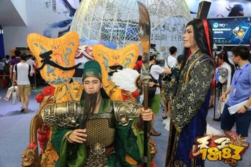 放开“大湿胸”让我来 人气coser钟情天子