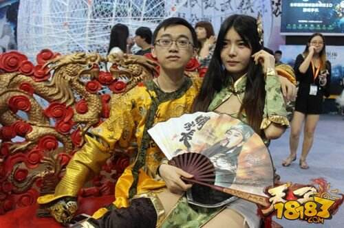 放开“大湿胸”让我来 人气coser钟情天子
