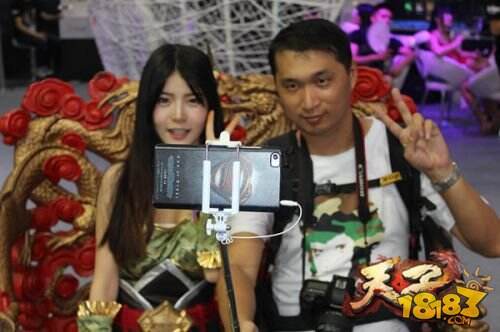 放开“大湿胸”让我来 人气coser钟情天子