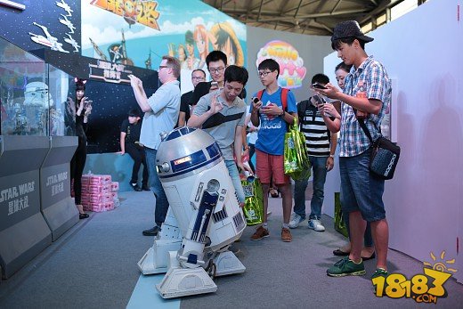 科技也性感  《星球大战》机器人R2-D2艳压ChinaJoy群芳