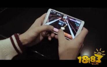 全民天团偶像分享弹奏秘诀 EXO世勋伯贤唱游天下