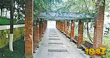 重庆少年用《我的世界》还原母校