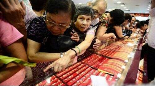 投资黄金有妙招 中国大妈花重金培育儿子玩电