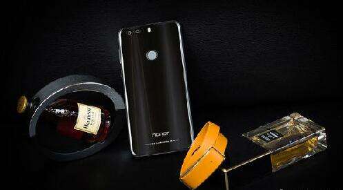 华为荣耀8幻夜黑版首次登场 售价1999元起