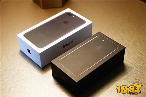 首批iPhone7全部售罄 亮黑顶配加价近8000