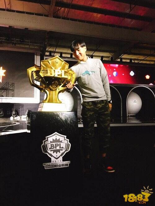 球球大作战YSL决战打响 明星解说理想虎牙直播首秀