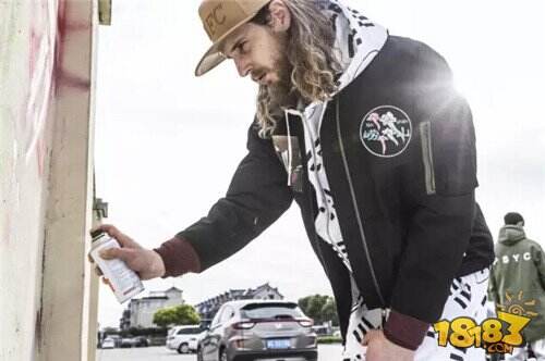 球球联手Devil Nut为全球球宝打造潮流卫衣