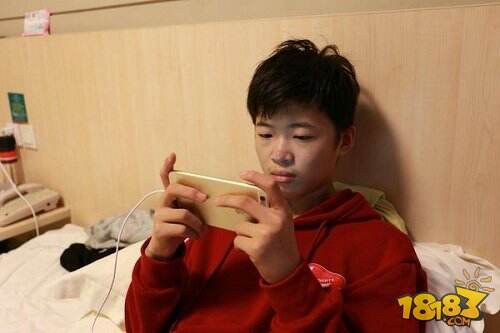 粉丝已站上天台 虎牙直播炫星开球球魔盒成至尊非酋