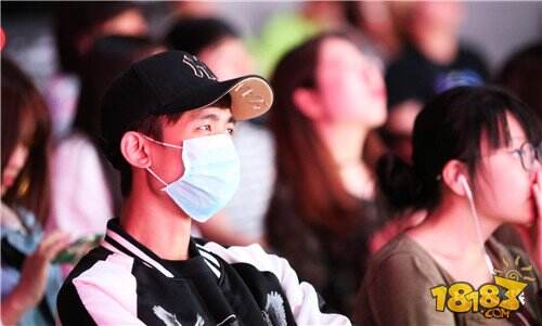 男孩纸必看!球球大作战小姐姐信息曝光