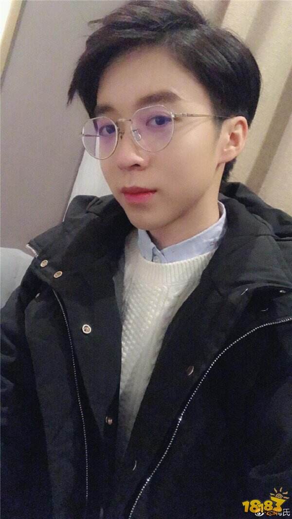 迟到半年的一哥一战 回暖嗨氏vs斗鱼第一美女