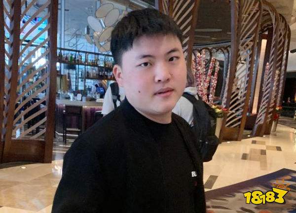 lol微博之夜即将结束uzi晒丑照感谢粉丝