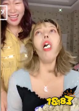 黑蒜姐呕吐四连封神名场面转型coser成功涨粉至百万