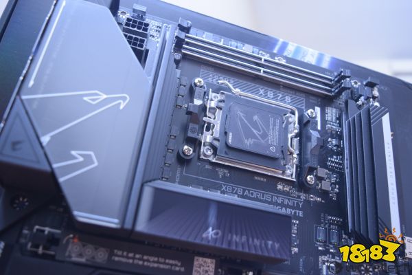 The image shows a Gigabyte X878 AORUS INFINITY motherboard with visible AORUS branding and socket AM5 design, featuring DDR5 memory slots.