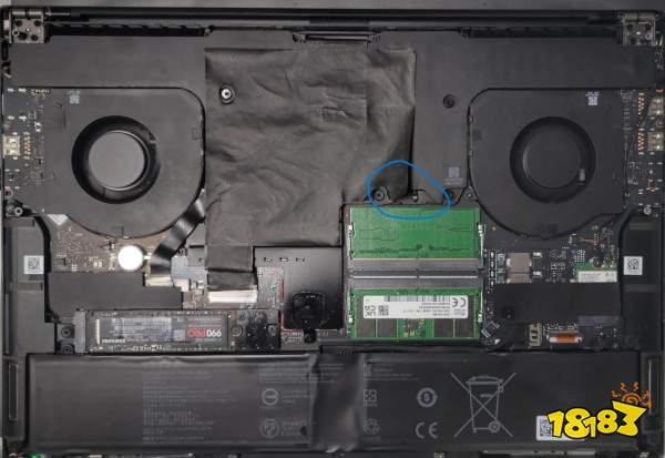 Razer Blade 18 gaming laptop owner shows how his vapor chamber got busted