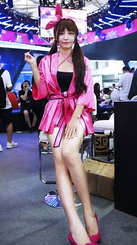 营养真的跟不上了！巨人网络ChinaJoy展台的小姐姐们