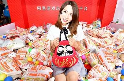 网易游戏真人娃娃机花式发福利