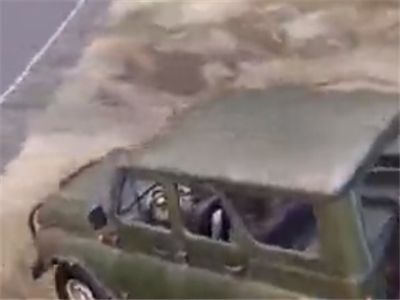 和平精英队友祭天 老司机M4压枪教训拦路壮汉