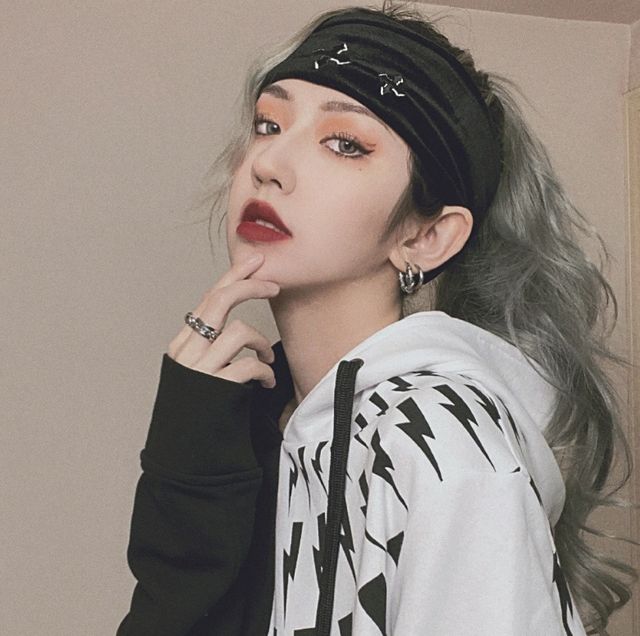 有种“自黑”叫天才小火龙素颜出镜也就罢了,偏要挤出“双下巴”