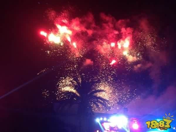 烟花美酒泳池  闪耀ChinaJoy火星之夜