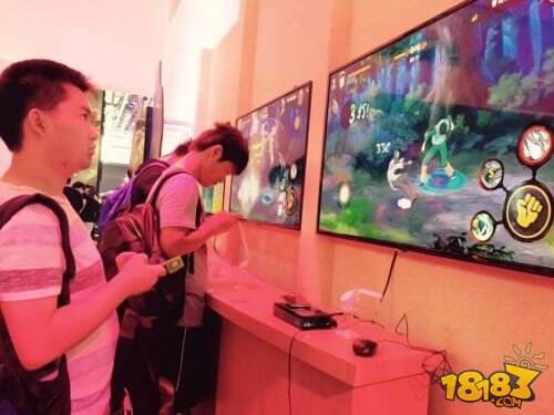 腾讯ChinaJoy“黑科技” 微游戏机开启全新手游体验模式