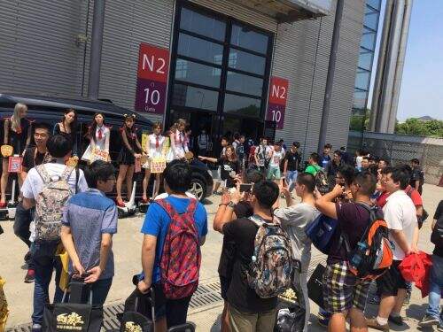 香车美女来袭 巨人HR现身ChinaJoy