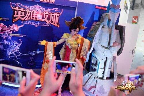 《英雄战迹》发布新英雄武则天 女帝coser红透ChinaJoy