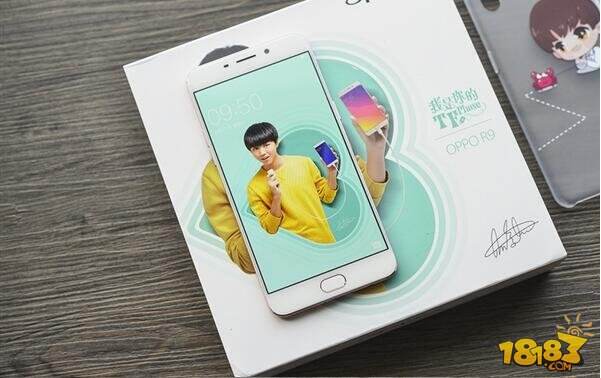 TFBoys手机TFphone售价2799 王俊凯定制版图赏
