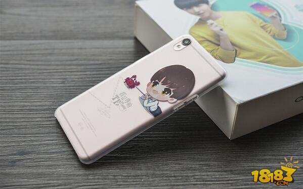 TFBoys手机TFphone售价2799 王俊凯定制版图赏