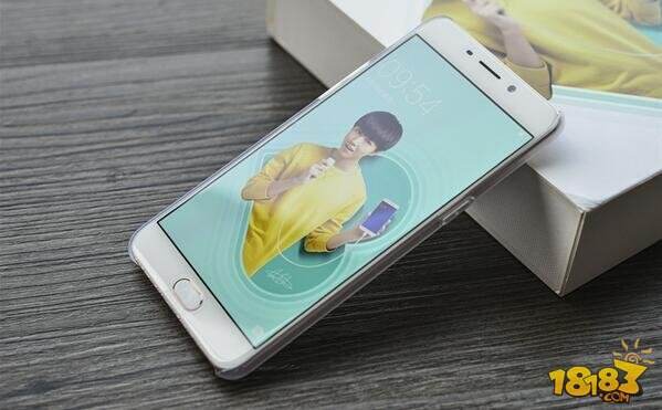 TFBoys手机TFphone售价2799 王俊凯定制版图赏
