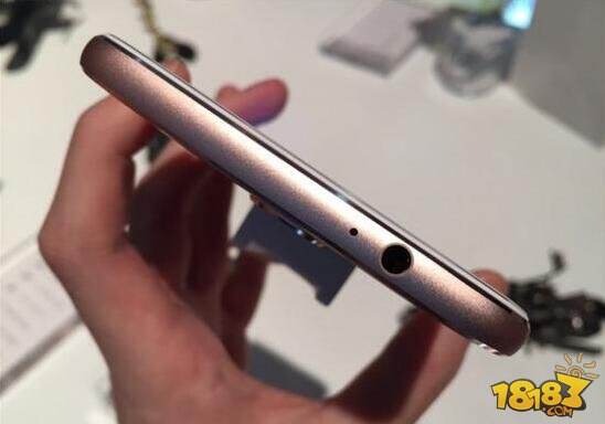 华为麦芒5真机图赏：配置很三星 黑边很华为