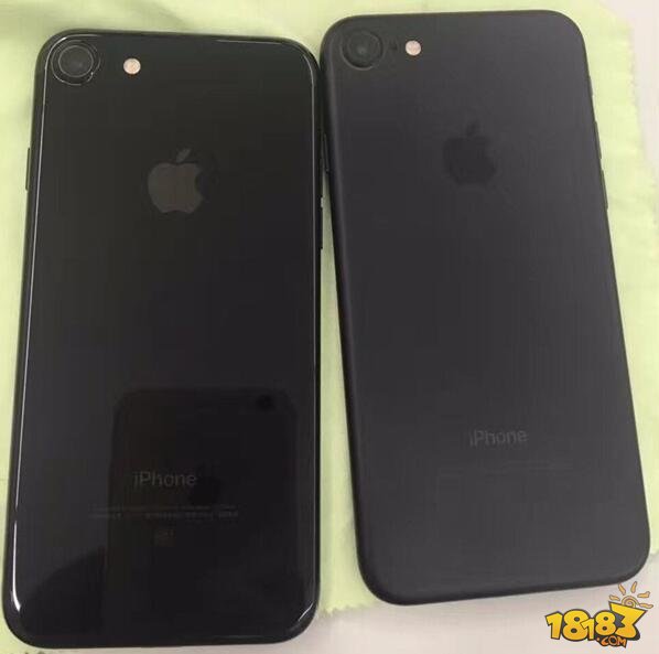 苹果iPhone7黑色/亮黑色真机对比：最后亮瞎了