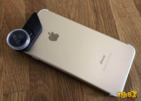 它就是适配于iPhone7系列的Olloclip镜头组