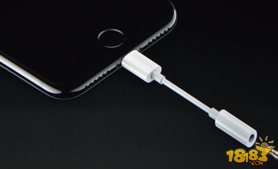 iPhone8要用USB-C？苹果用新接口给出答案
