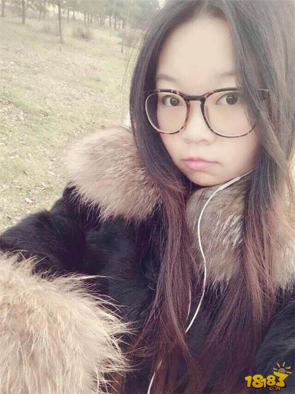 最污女解说19点首秀虎牙直播 筱妖生活照如此清纯