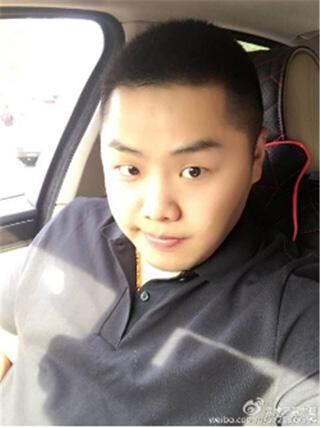 王者荣耀男主播直播痛哭流涕 30万观众竟陪哭