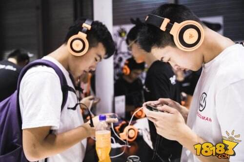 《卡片怪兽》亮相ChinaJoy 极光见面会打造展台风景线