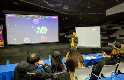 球球大作战解说培训 成就电竞逐梦人