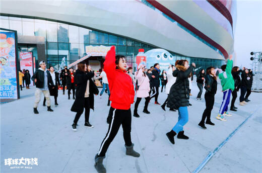 球球大作战联合统一冰红茶 巨型冰雕快闪店圣诞登场