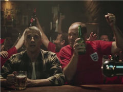克雷斯波和英格兰球迷的一场酒吧Battle