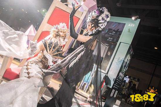 第五人格黑白红蝶惊艳cos 绝美祭司牵动眼球