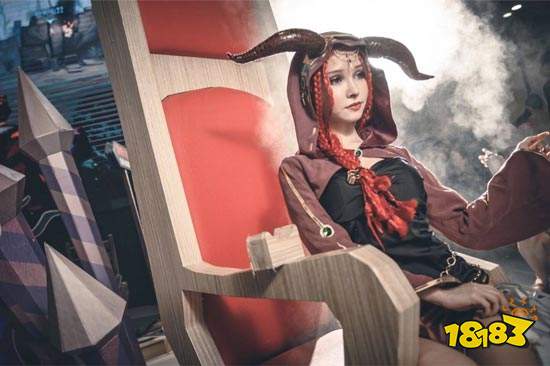 第五人格黑白红蝶惊艳cos 绝美祭司牵动眼球