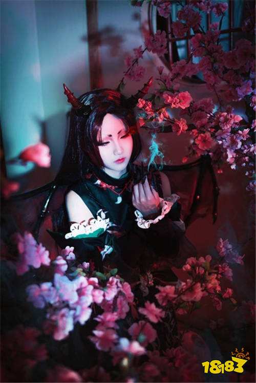 阴阳师cos吸血姬 女王大人请吸我的血