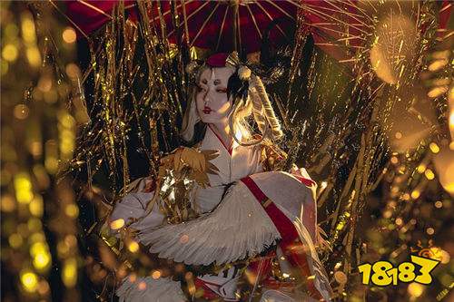 手持纸伞的姑获鸟 阴阳师cos善良的鸟姐