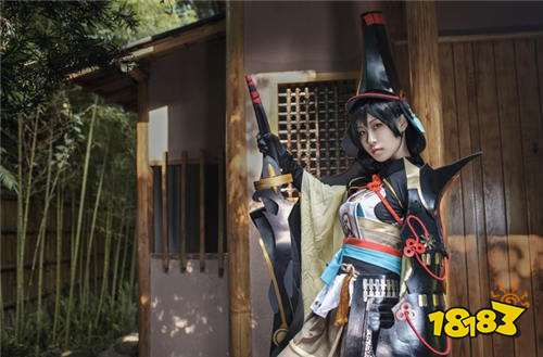 手持巨大妖刀的少女 阴阳师冷艳妖刀姬cos