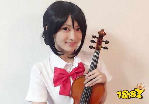 二次元美女小提琴家Ayasa cosplay玩转次元之音