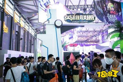 ChinaJoy2018:《英雄联盟》泳池派对主题展区 大区最美小姐姐首秀