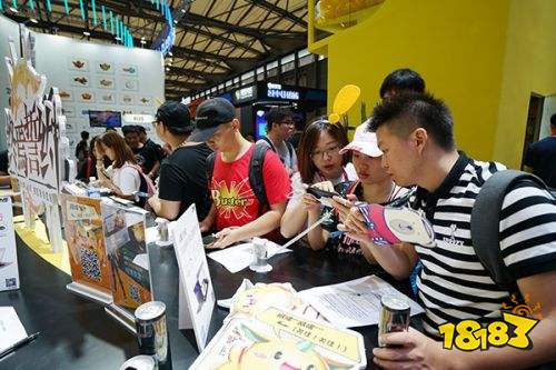 2018CJ最有趣展台:6米高扭蛋机震撼亮相 扭蛋比足球还大