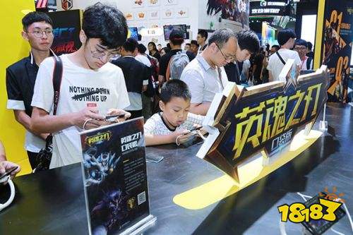 2018CJ最有趣展台:6米高扭蛋机震撼亮相 扭蛋比足球还大